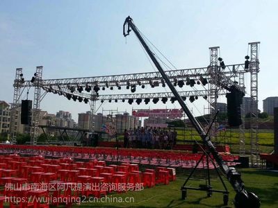 高明舞臺藝術一站式解決方案 燈光音響、背景噴繪與專業搭建服務詳解